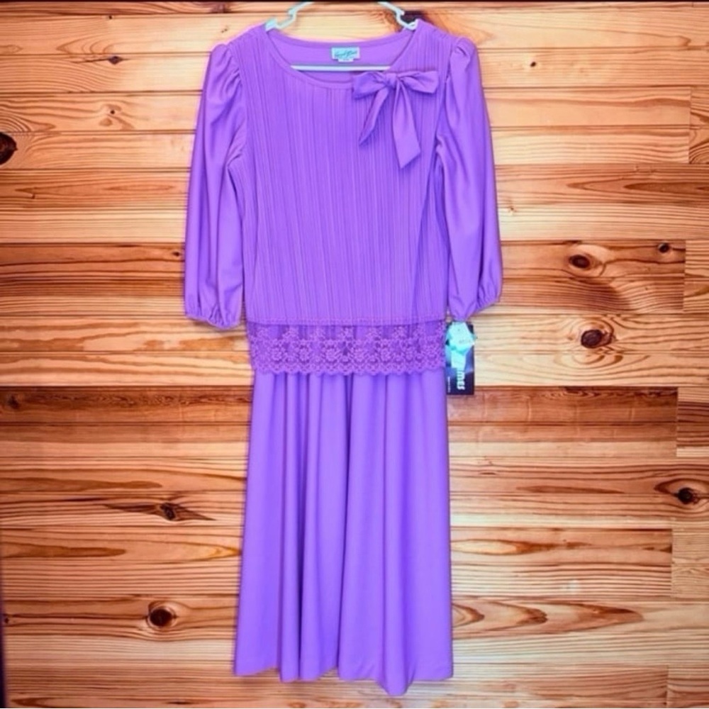 Vintage good times Dress Size 11 / 12 Lavender Purple Pleated Chiffon Lace NWT